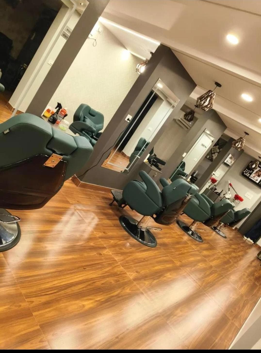 N75 The Family Salon photo 2