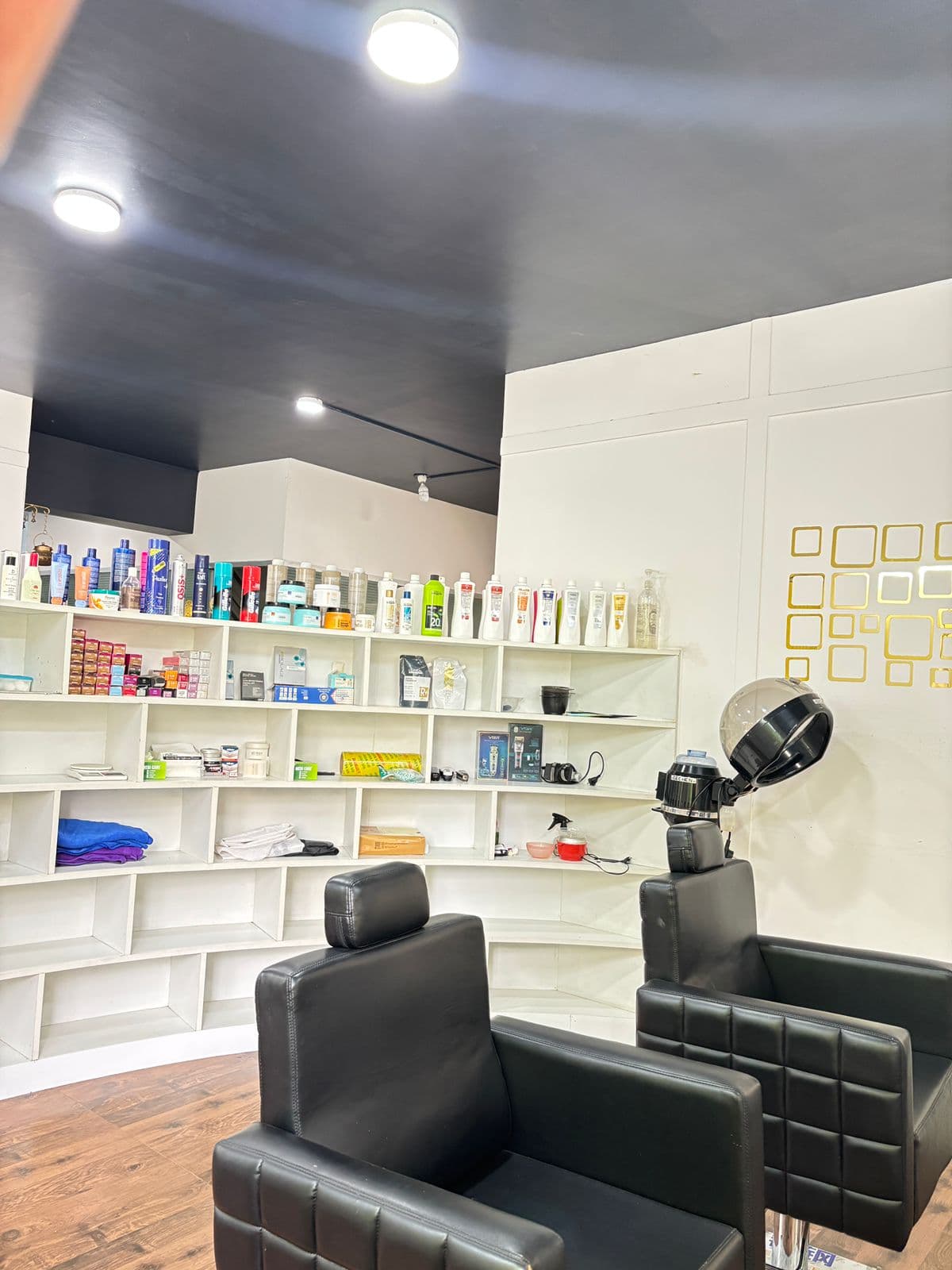 Divine 360 Unisex Salon photo 4